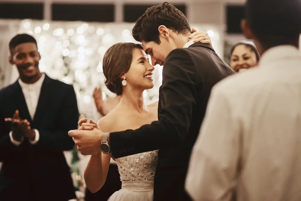 رقص با لباس عروس